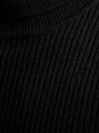 Oakworth_Turtleneck_03.jpg
