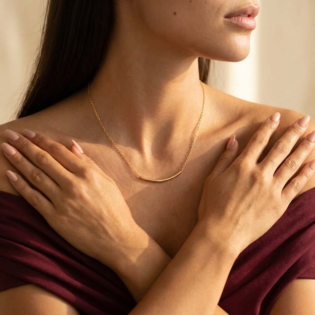Women's Curved Bar Pendant Necklace