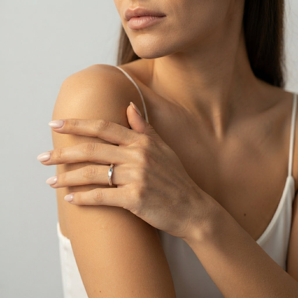 Women's Fine Twist Ring