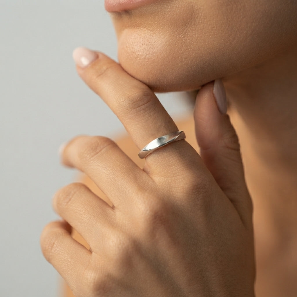 Women's Fine Twist Ring