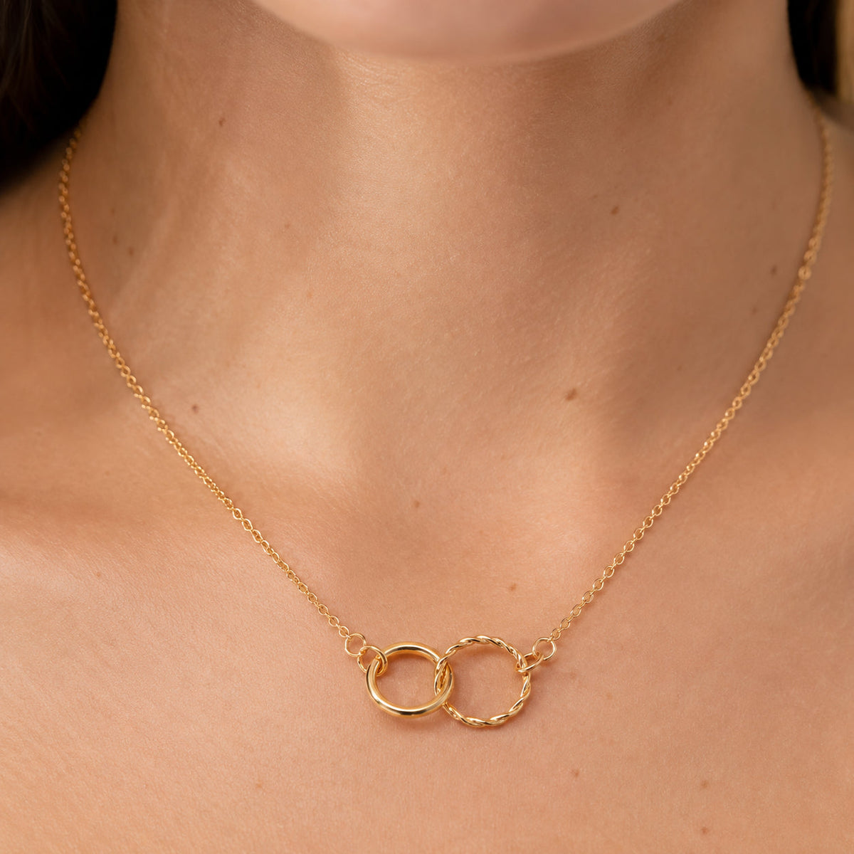 Women's Interlocked Twisted Ring Necklace
