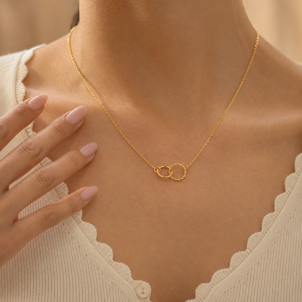 Women's Interlocked Twisted Ring Necklace