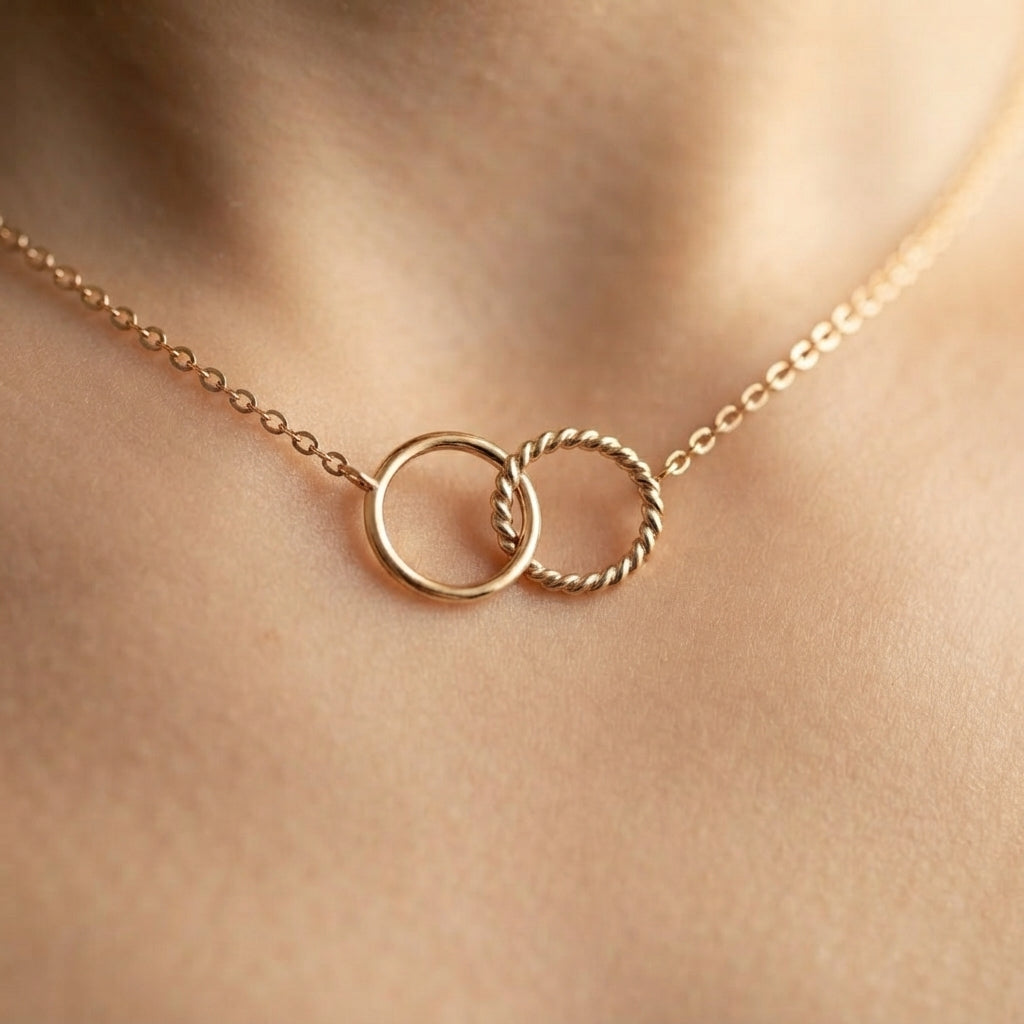 Women's Interlocking Circle Pendant Necklace