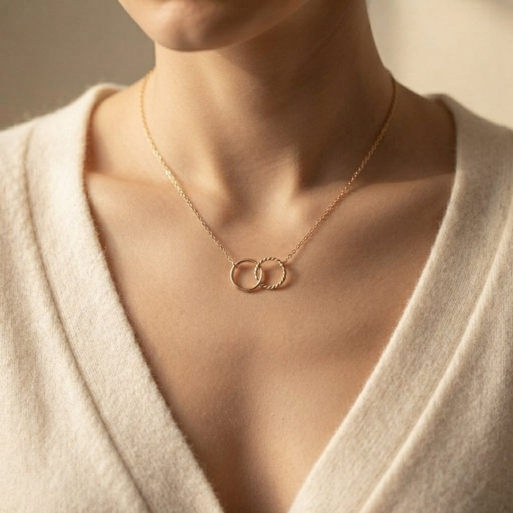 Women's Interlocking Circle Pendant Necklace