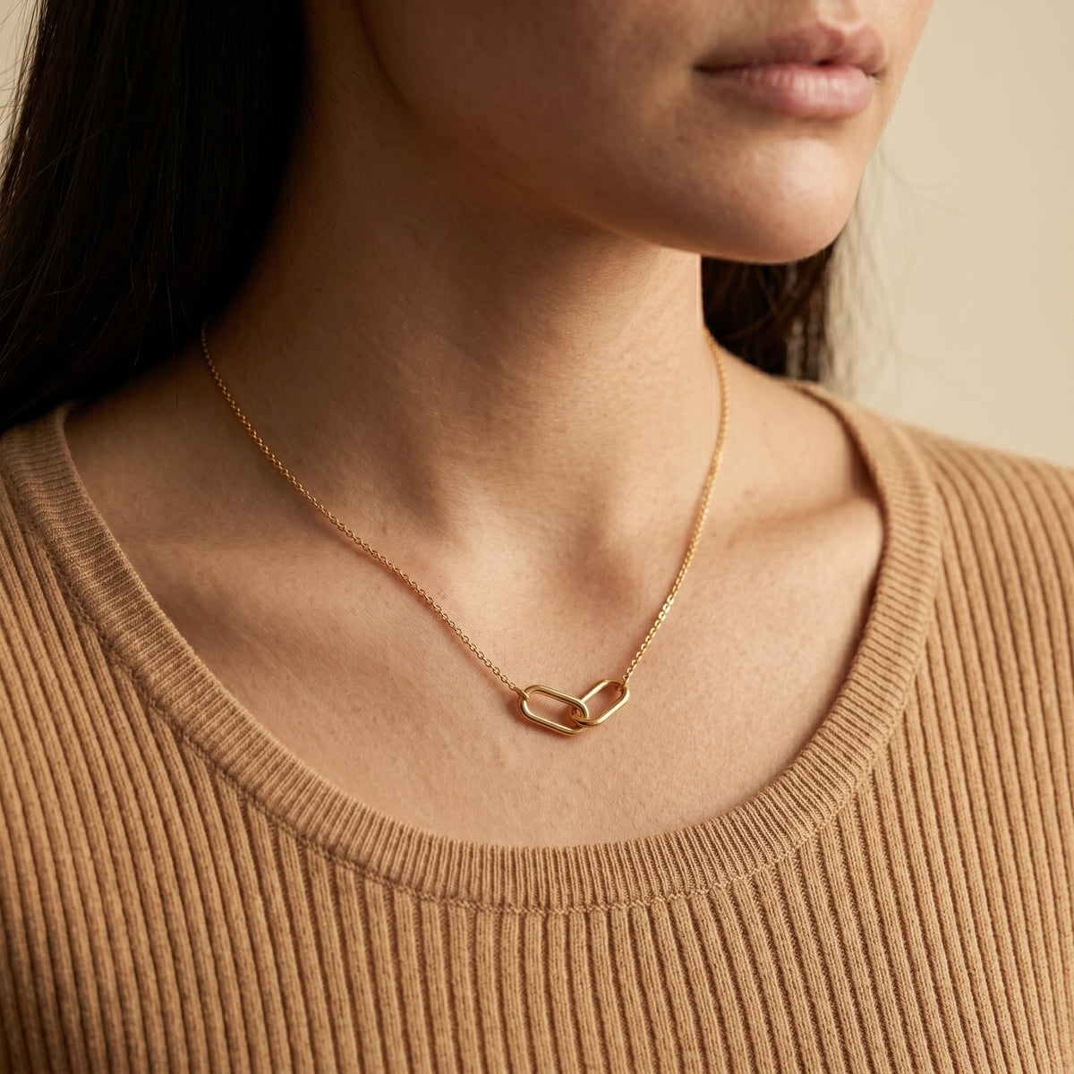 Women's Linked Oval Pendant Necklace