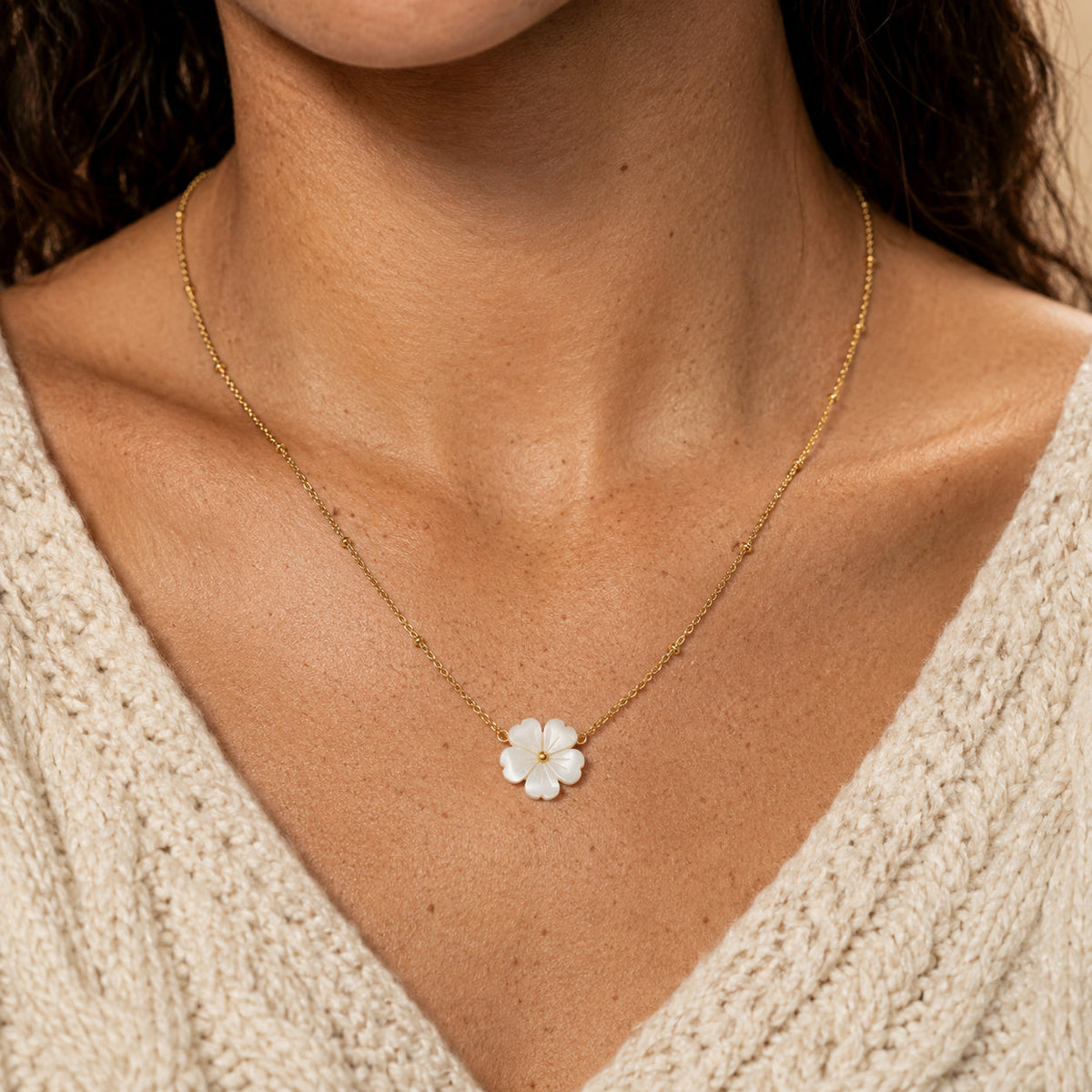 Women's Shell Flower Pendant Necklace