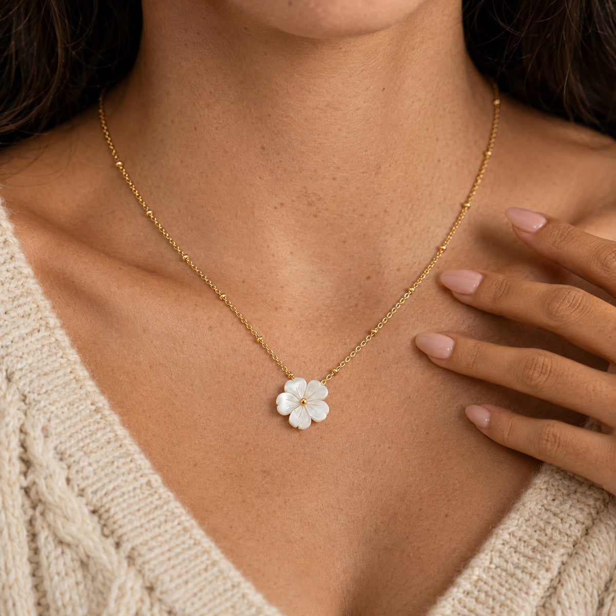 Women's Shell Flower Pendant Necklace